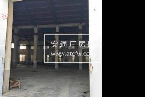 凤城独门独院1800平车间办公住宿一体化，证件齐全。